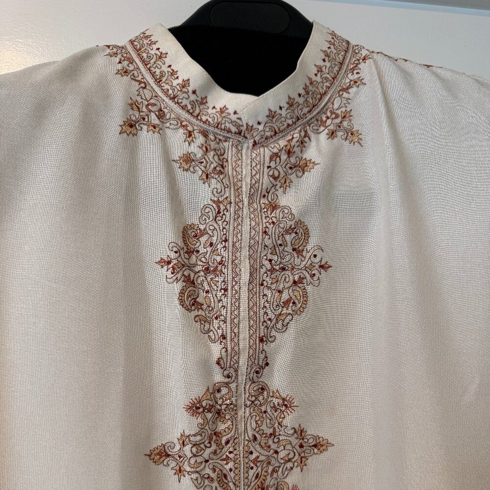 White Men's Kurta Top - Embroidered (L/XL)